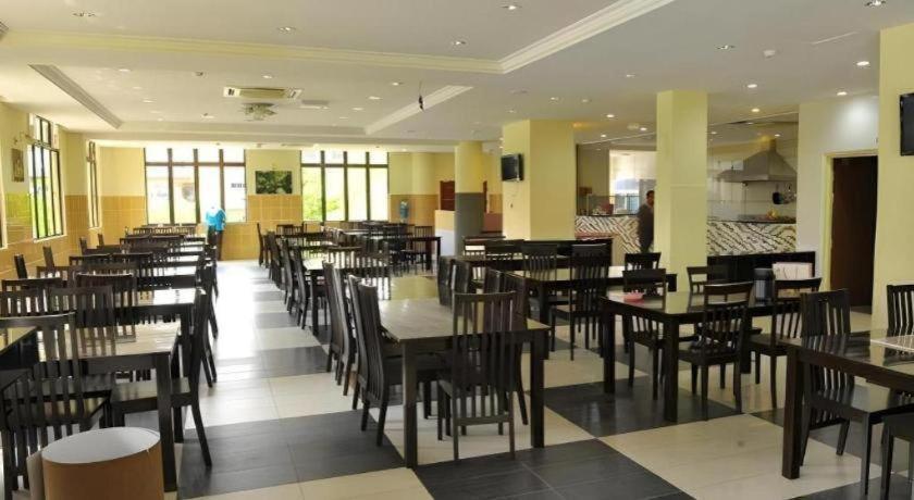 City Times Hotel Куантан Екстериор снимка