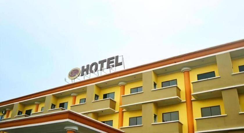 City Times Hotel Куантан Екстериор снимка