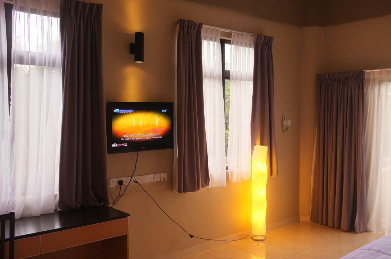 City Times Hotel Куантан Екстериор снимка